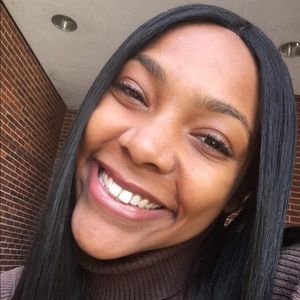 Meet your Posher, Alexis